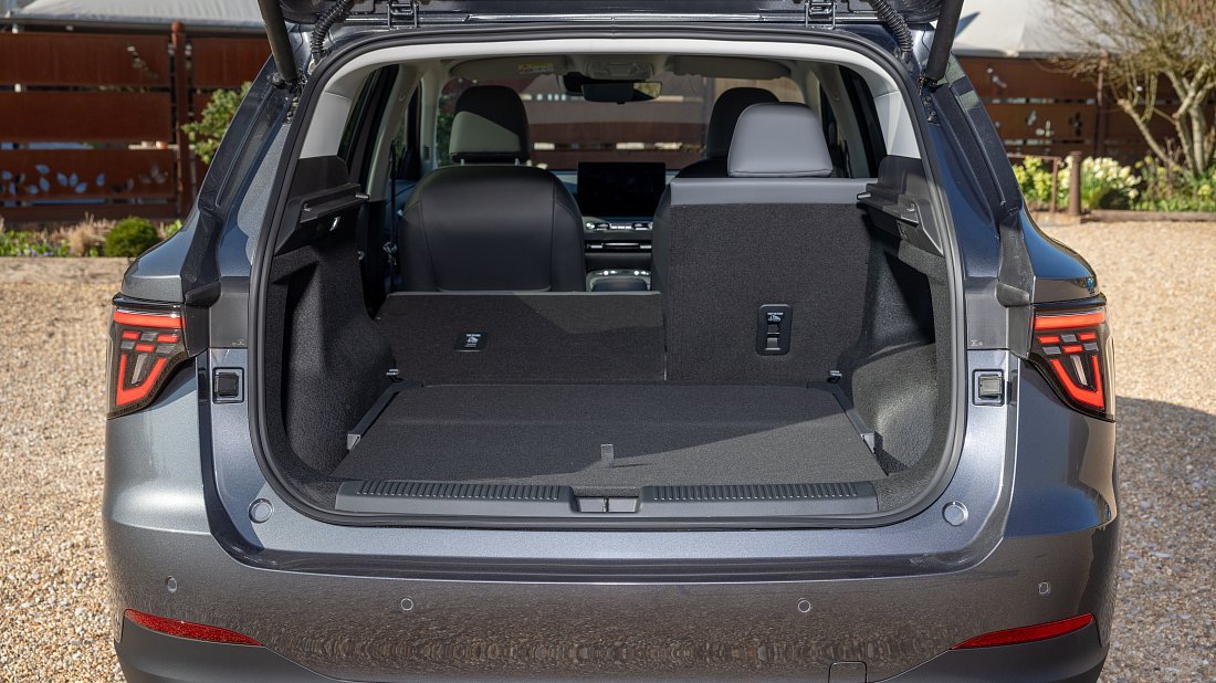MG MGS5 EV 64 kWh (2025-...) folded trunk photo, boot, expanded, folded seats, maximum volume, max cargo, max capacity, max storage