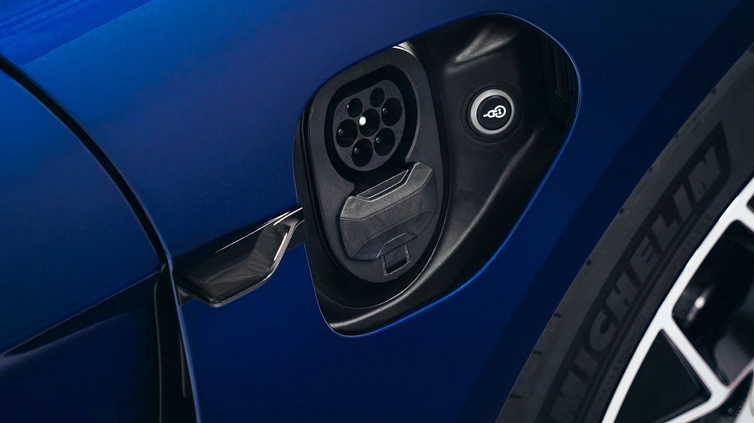 Porsche Taycan Turbo Cross Turismo (2021-2024) charge port Europe photo, charging, inlet, plug, connector