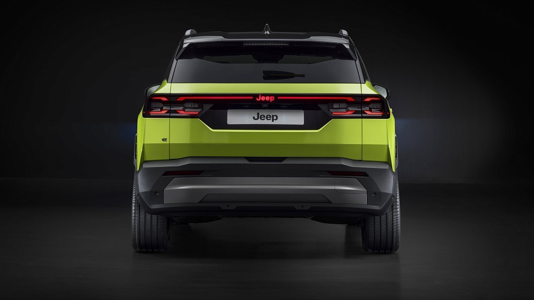 Jeep Compass Electric (2025-…) rear view photo, taillights, trunk, spoiler, badge, bumper, exterior