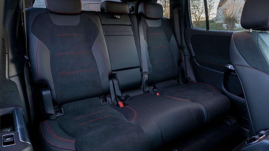 Mercedes EQB 350 4MATIC (2022-2023) rear seats photo, back seats, passenger seats, legroom, headroom, interior