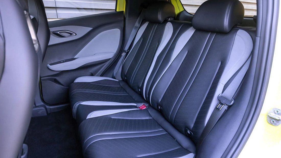 BYD Dolphin Surf Comfort (2025-…) rear seats, back seats, passenger seats, legroom, headroom, interior