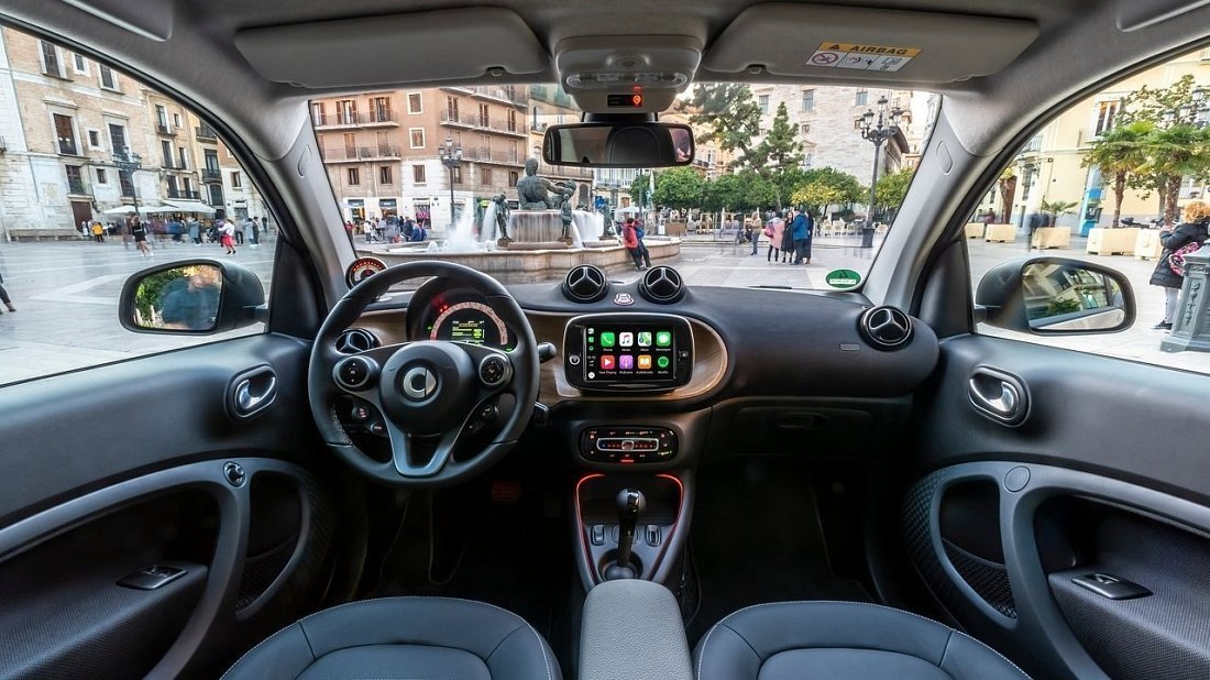 Smart EQ fortwo coupe (2020-2023) interior photo, front seat, driver seat, dashboard, steering wheel, infotainment, cockpit