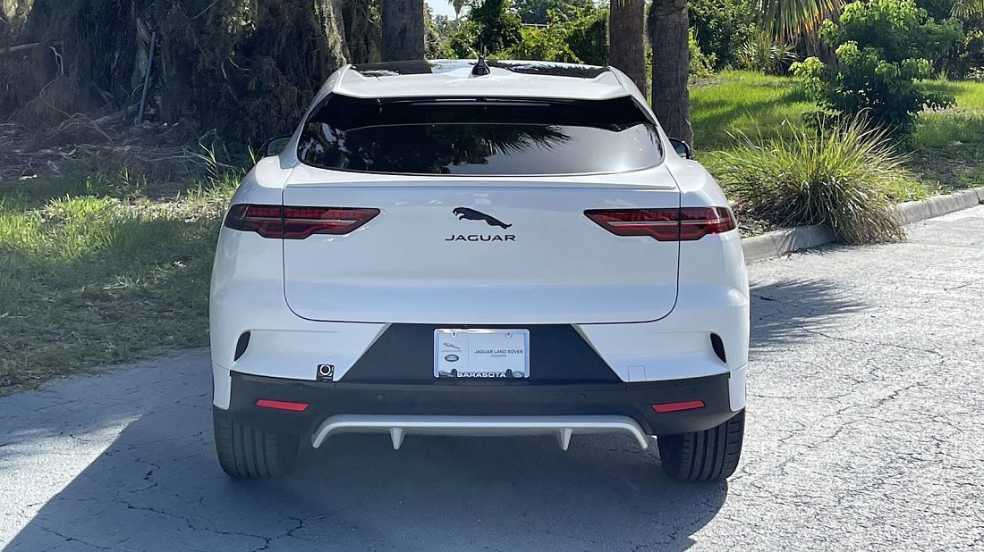 Jaguar I-Pace EV400 (2020-2024) rear view photo, taillights, trunk, spoiler, badge, bumper, exterior