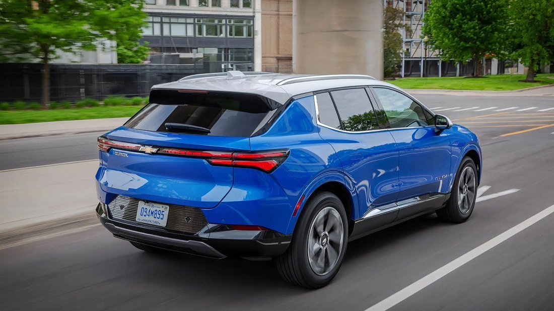 Chevrolet Equinox EV FWD (2024-…) rear quarter, three-quarter view, diagonal, exterior