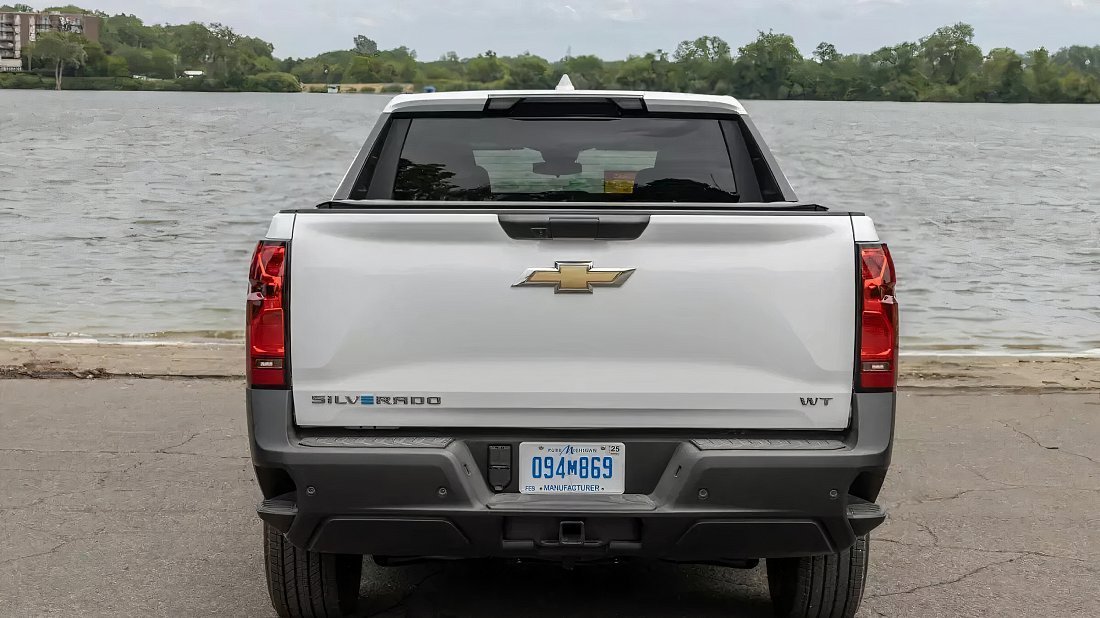 Chevrolet Silverado EV Work Truck Extended Range (2024-…) rear view photo, taillights, trunk, spoiler, badge, bumper, exterior