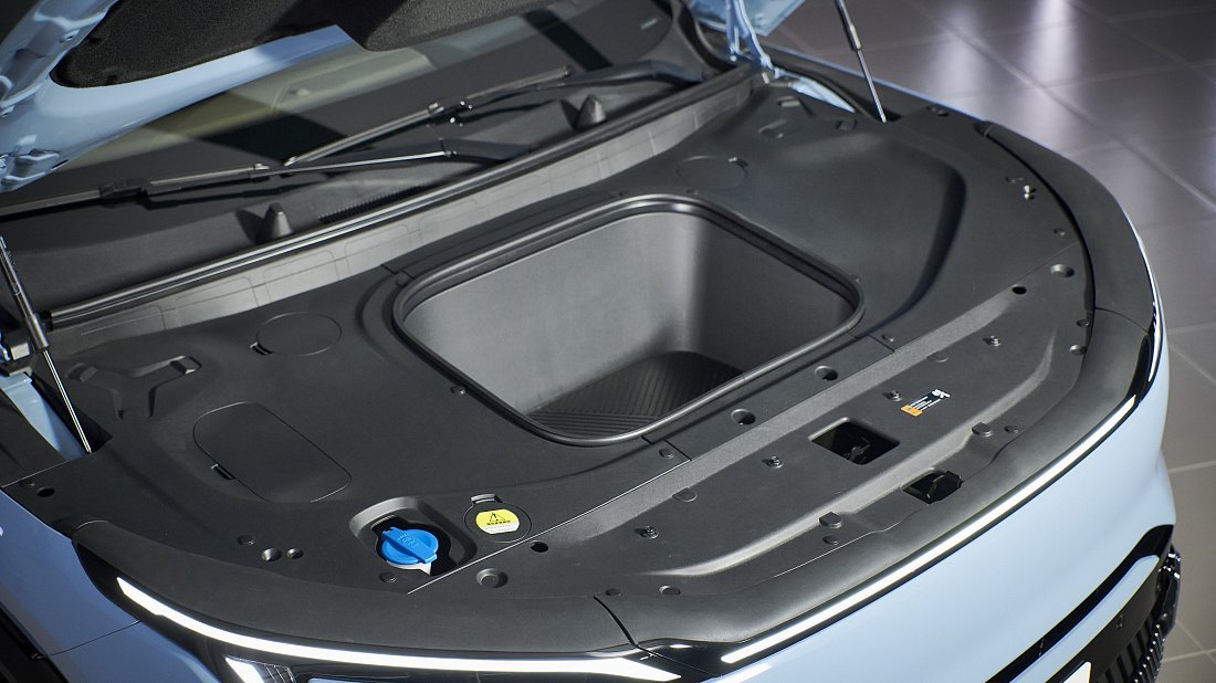 Kia EV5 Long Range FWD (2026-…) frunk photo, front trunk, under hood, storage, cargo, capacity, bonus space