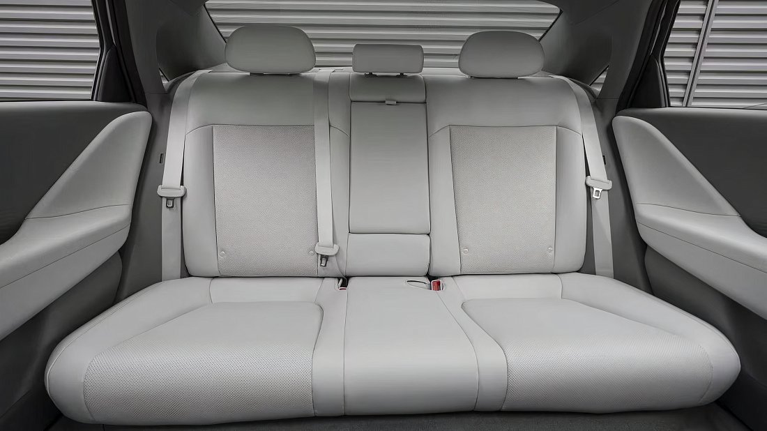 Hyundai Ioniq 6 Long Range AWD (2022-…) rear seats, back seats, passenger seats, legroom, headroom, interior