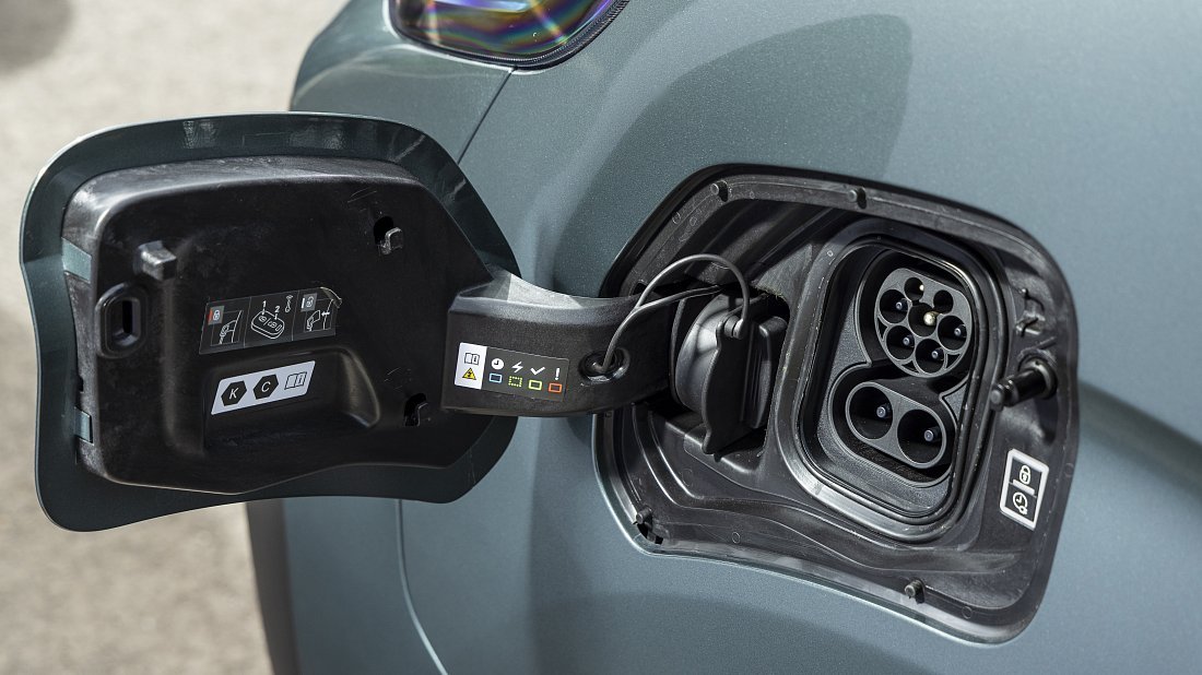 Peugeot e-Traveller L3 75 kWh (2024-...) charge port Europe, charging, inlet, plug, connector