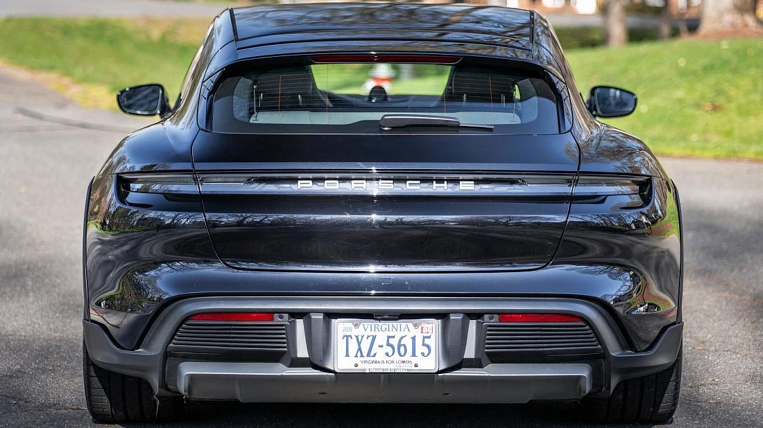 Porsche Taycan Turbo Cross Turismo (2021-2024) rear view photo, taillights, trunk, spoiler, badge, bumper, exterior
