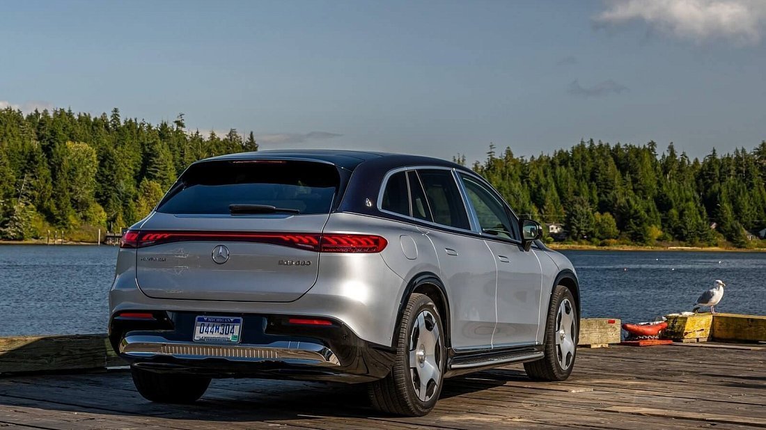 Mercedes EQS SUV Maybach 680 (2024-…) rear quarter, three-quarter view, diagonal, exterior