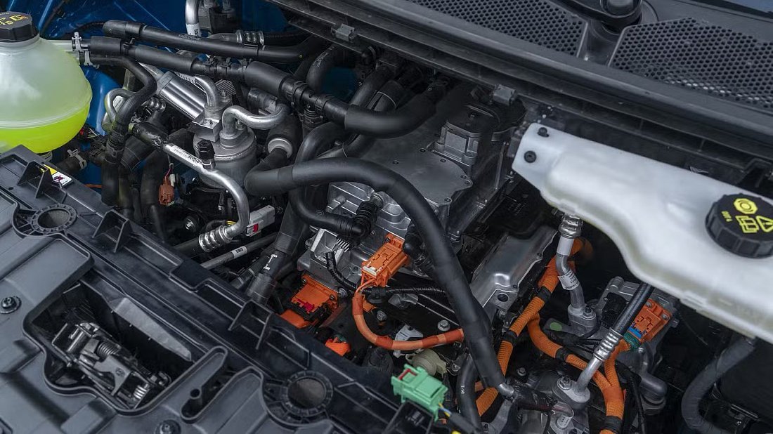 Ford e-Tourneo Custom L1 210 kW (2024-...) frunk, front trunk, under hood, storage, cargo, capacity, bonus space