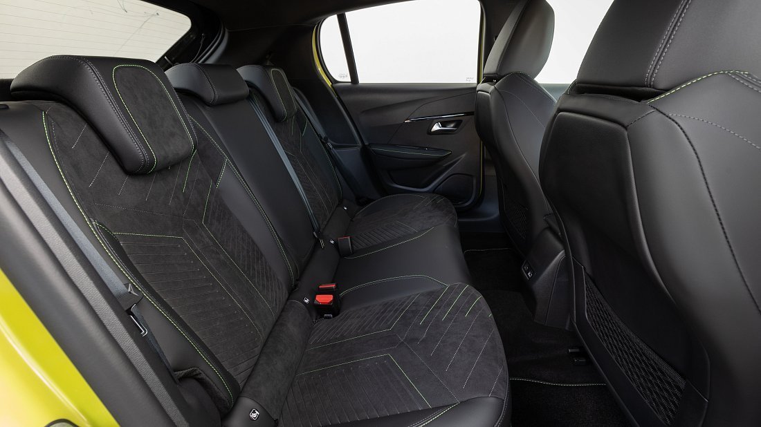 Peugeot e-208 51 kWh (2023-…) rear seats, back seats, passenger seats, legroom, headroom, interior