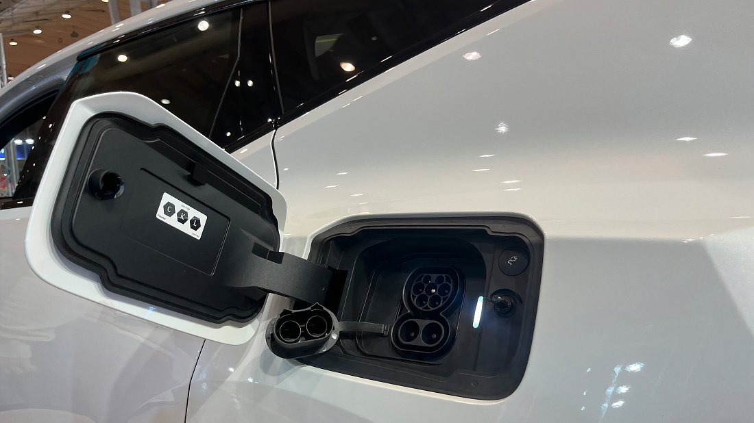 Polestar 3 Long Range Dual Motor (2024-…) charge port Europe, charging, inlet, plug, connector