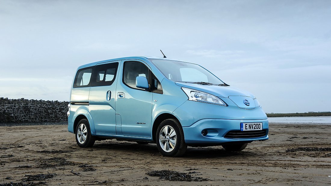 Nissan e-NV200 Evalia 40 kWh (2018-2021) front view, front quarter, diagonal, exterior