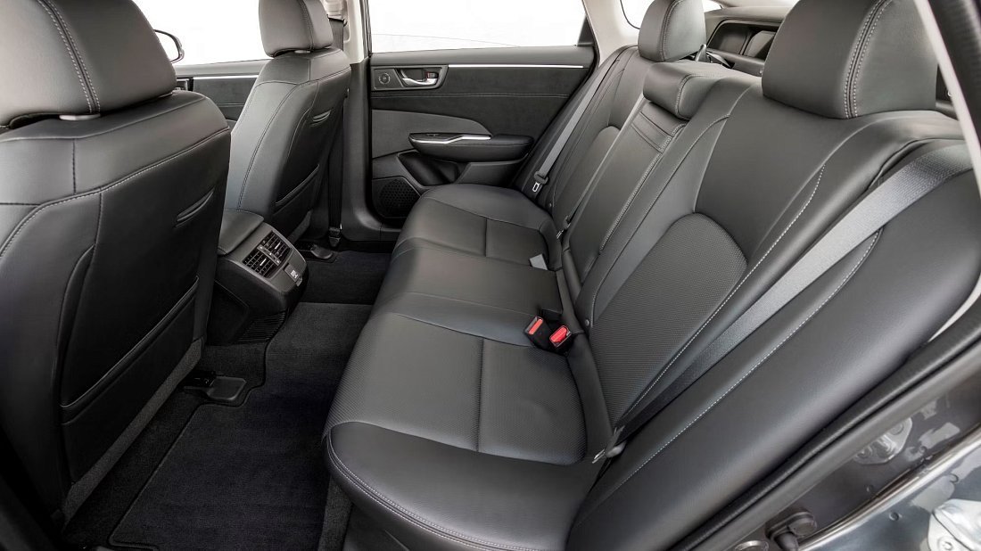 Honda Clarity Electric (2017-2019) rear seats photo, back seats, passenger seats, legroom, headroom, interior