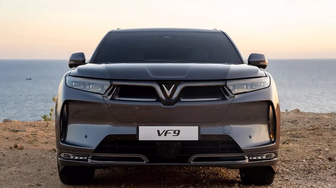 VinFast VF 9 Plus (2024-…) front fascia, grille, headlights, bumper, exterior