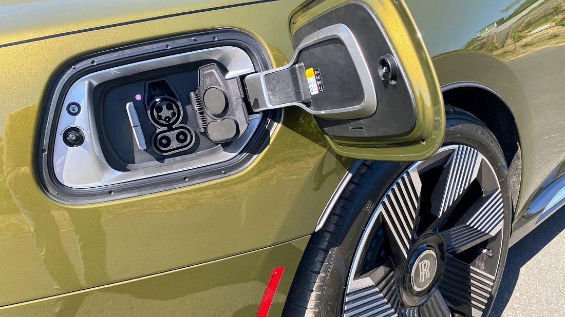 Rolls-Royce Spectre (2023-…) charge port USA, charging, inlet, plug, connector