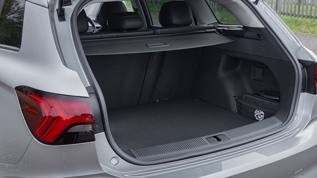 MG MG5 Electric Long Range (2022-…) trunk, boot, seats up, seats upright, cargo space, cargo volume, cargo capacity, storage