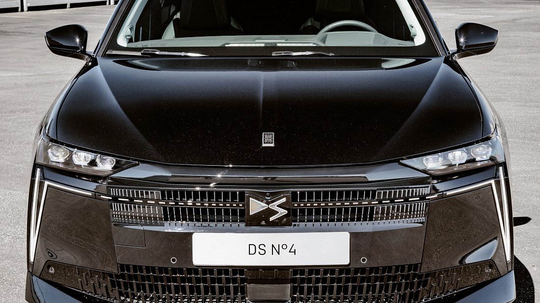DS 4 E-Tense (2025-…) front fascia, grille, headlights, bumper, exterior