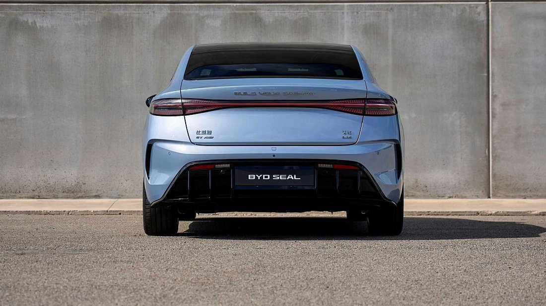 BYD Seal Design RWD (2022-…) rear view photo, taillights, trunk, spoiler, badge, bumper, exterior