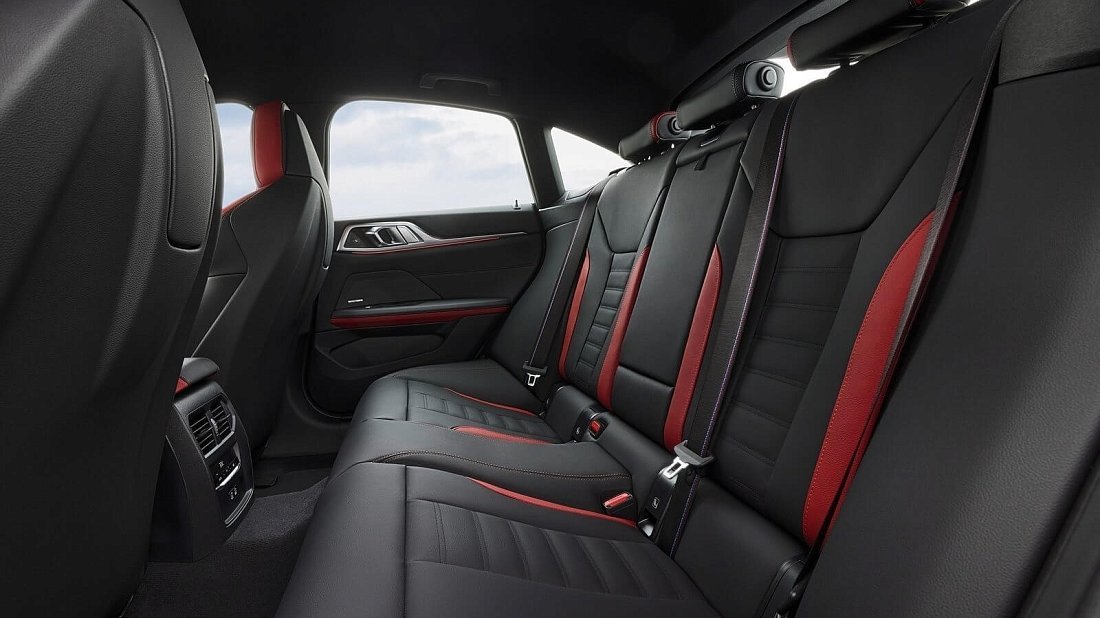 BMW i4 M50 (2024-…) rear seats, back seats, passenger seats, legroom, headroom, interior