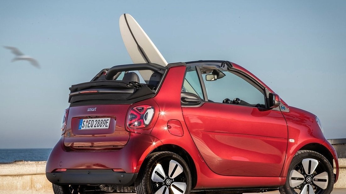 Smart EQ fortwo cabrio (2020-2023) rear quarter photo, three-quarter view, diagonal, exterior
