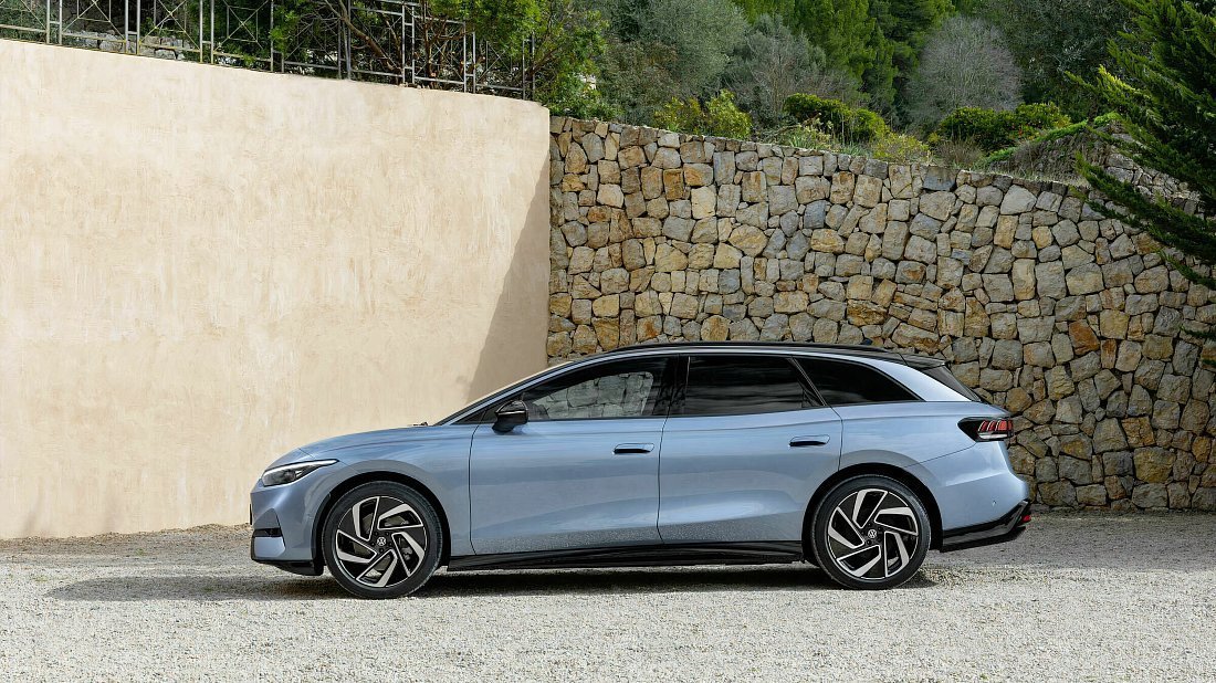 Volkswagen ID.7 Tourer Pro (2024-…) side profile, silhouette, doors, wheels, exterior