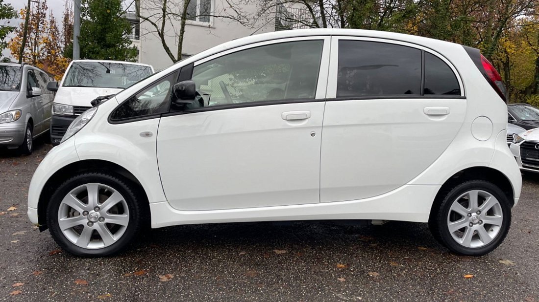 Peugeot iOn Gen 1 (2010-2020) side profile photo, silhouette, doors, wheels, exterior