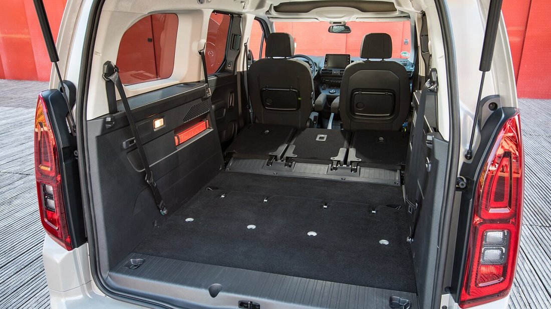 Opel Combo Electric Life XL 50 kWh (2021-2024) folded trunk photo, boot, expanded, folded seats, maximum volume, max cargo, max capacity, max storage