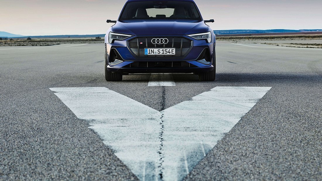 Audi e-tron S (2020-2022) front fascia photo, grille, headlights, bumper, exterior