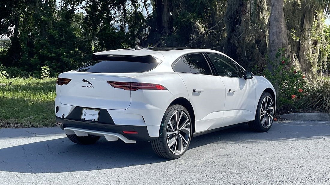 Jaguar I-Pace EV400 (2020-2024) rear quarter photo, three-quarter view, diagonal, exterior