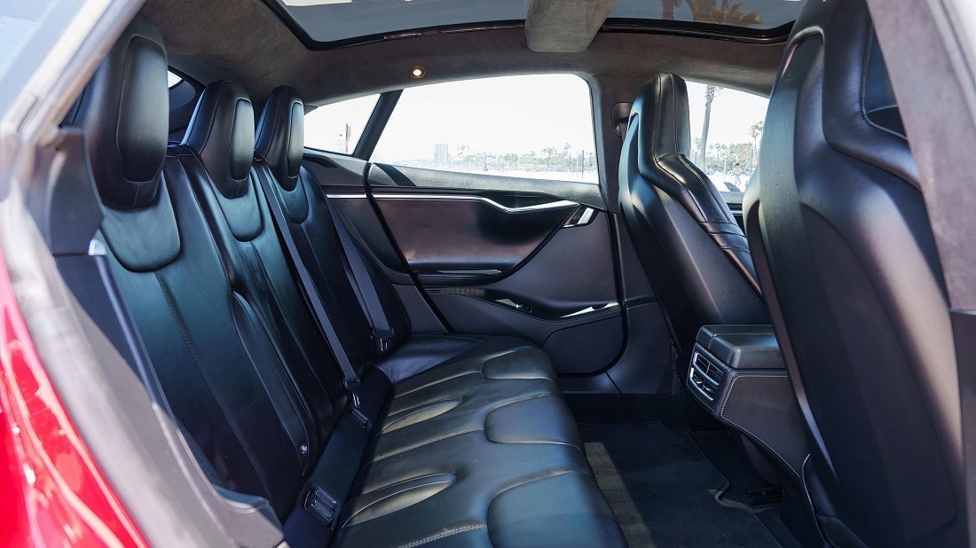 Tesla Model S 85 (2012-2016) rear seats, back seats, passenger seats, legroom, headroom, interior