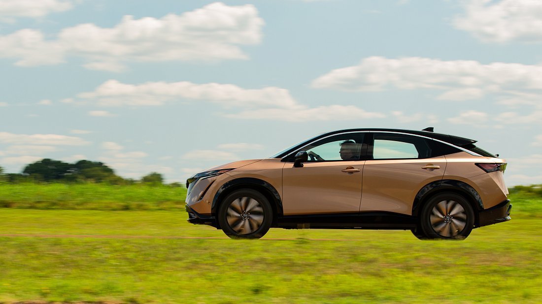Nissan Ariya 63 kWh FWD (2021-…) side profile, silhouette, doors, wheels, exterior