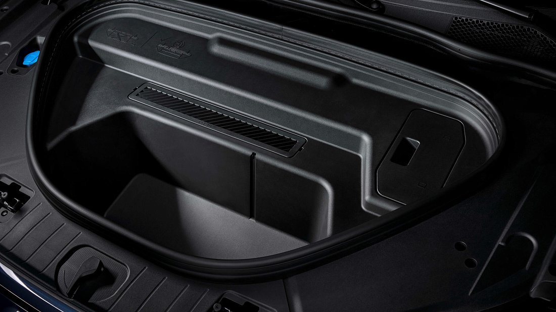 Audi Q6 e-tron Performance (2024-…) frunk, front trunk, under hood, storage, cargo, capacity, bonus space