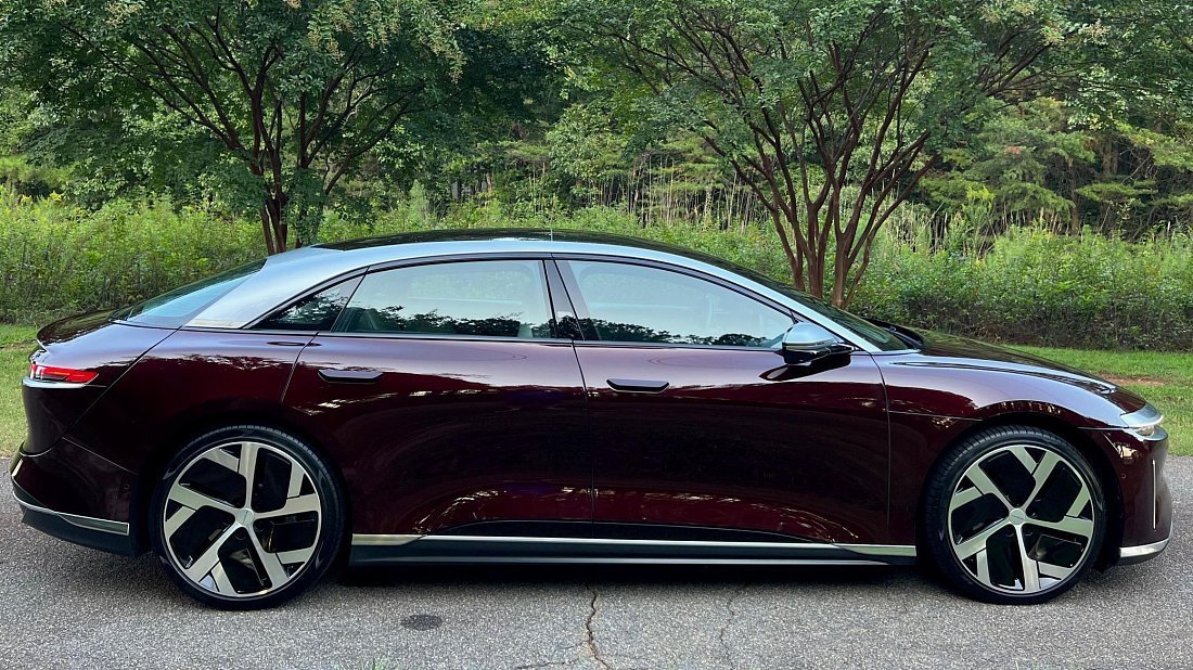 Lucid Air Dream Edition Range (2021-2022) side profile photo, silhouette, doors, wheels, exterior