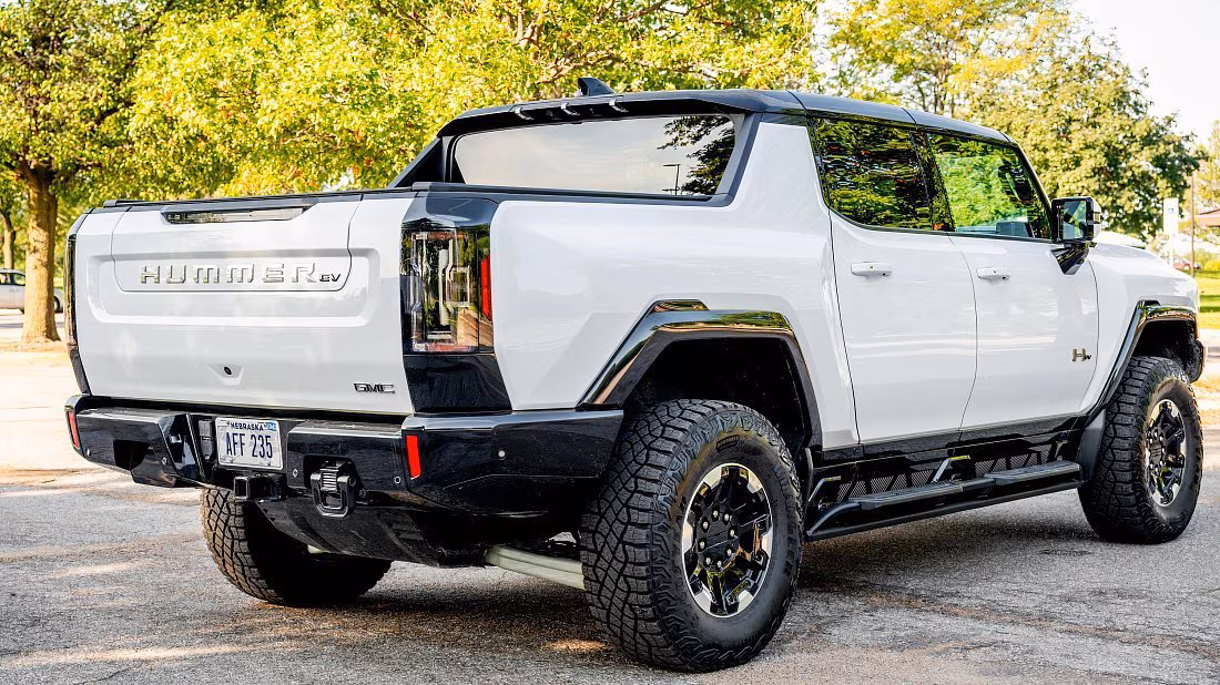GMC Hummer EV Pickup 3X Extended Range (2021-…) rear quarter, three-quarter view, diagonal, exterior