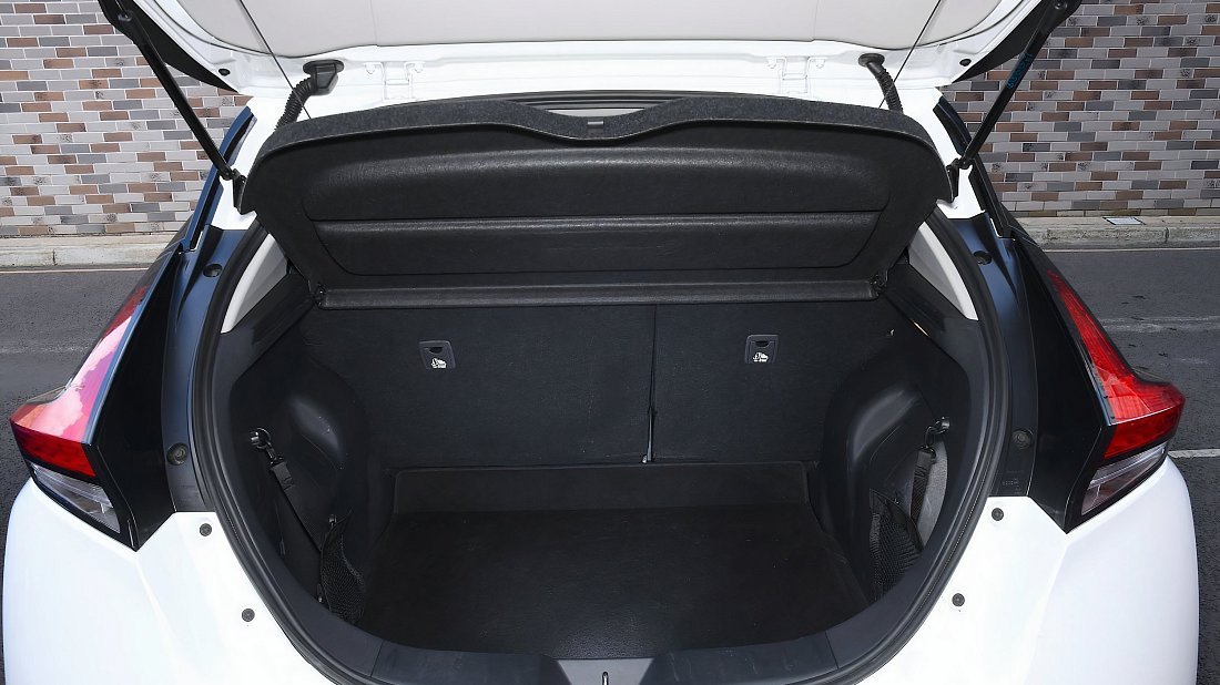 Nissan Leaf 60 kWh (2022-…) trunk, boot, seats up, seats upright, cargo space, cargo volume, cargo capacity, storage
