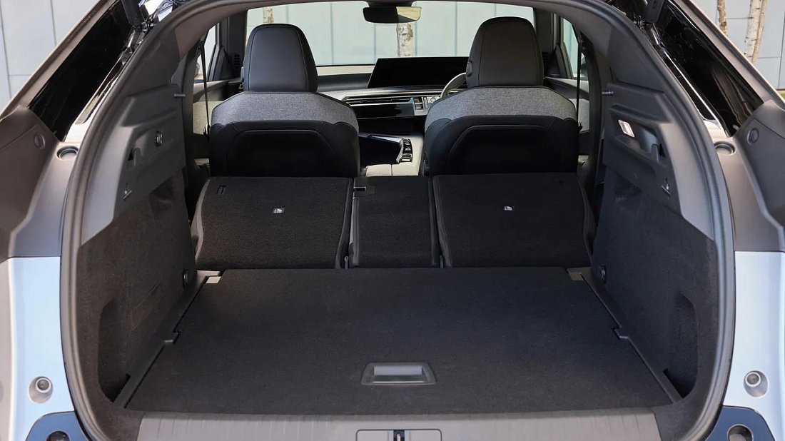 Peugeot e-3008 73 kWh Dual Motor AWD (2024-…) trunk, boot, expanded, folded seats, maximum volume, max cargo, max capacity, max storage