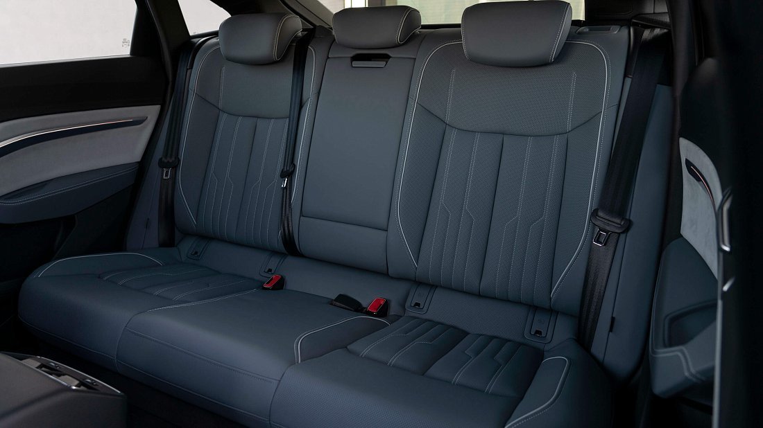 Audi e-tron Sportback 55 quattro (2020-2022) rear seats, back seats, passenger seats, legroom, headroom, interior