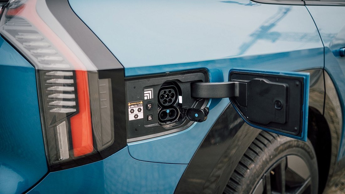 Kia EV9 GT Line AWD (2023-…) charge port Europe photo, charging, inlet, plug, connector