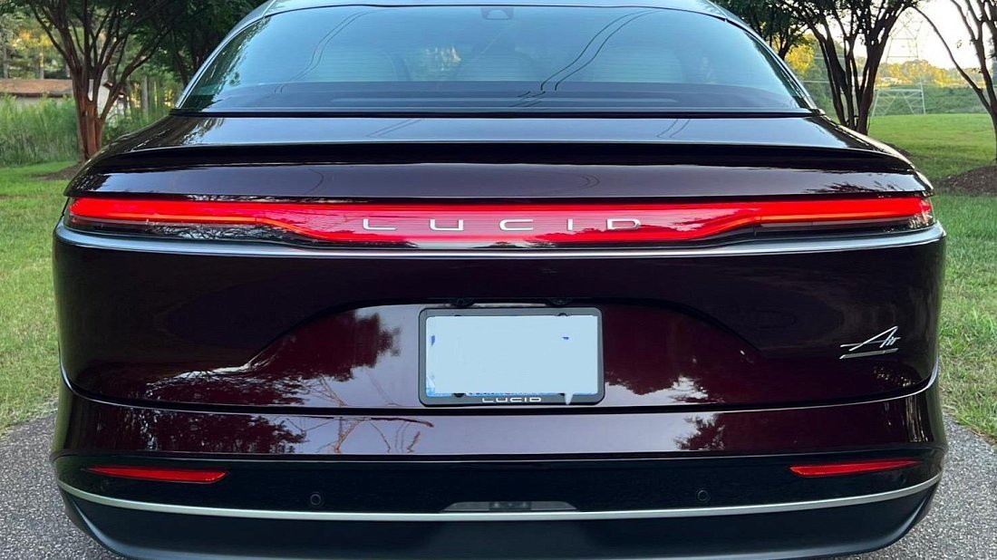 Lucid Air Dream Edition Range (2021-2022) rear view photo, taillights, trunk, spoiler, badge, bumper, exterior