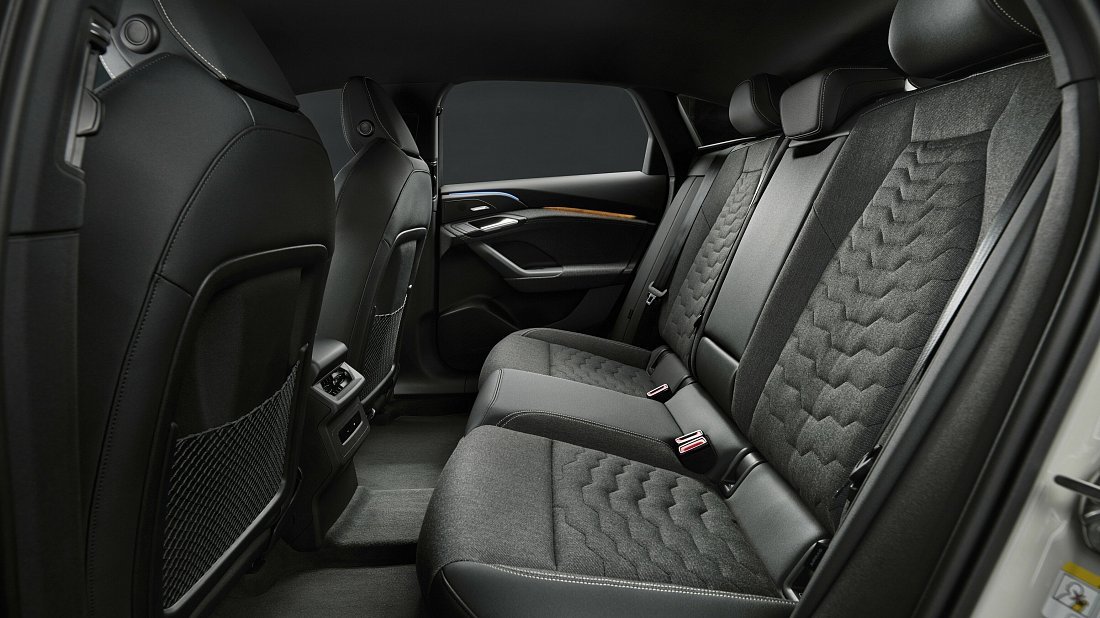 Audi A6 Avant e-tron quattro (2024-…) rear seats, back seats, passenger seats, legroom, headroom, interior