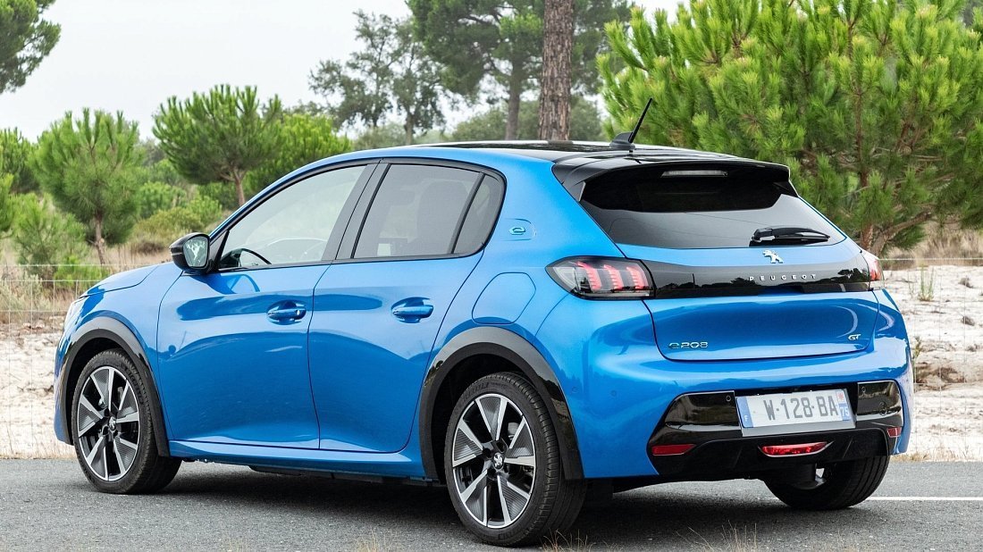 Peugeot e-208 50 kWh (2021-2023) rear quarter, three-quarter view, diagonal, exterior