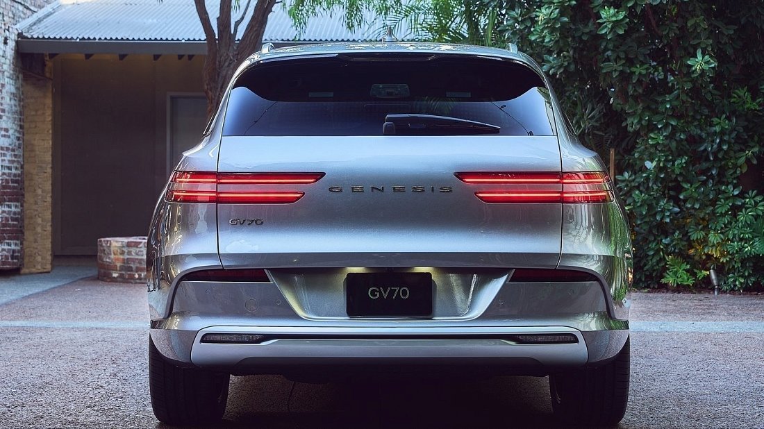 Genesis Electrified GV70 AWD (2022-…) rear view photo, taillights, trunk, spoiler, badge, bumper, exterior