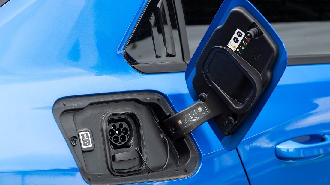 Opel Astra Electric (2023-…) charge port Europe, charging, inlet, plug, connector