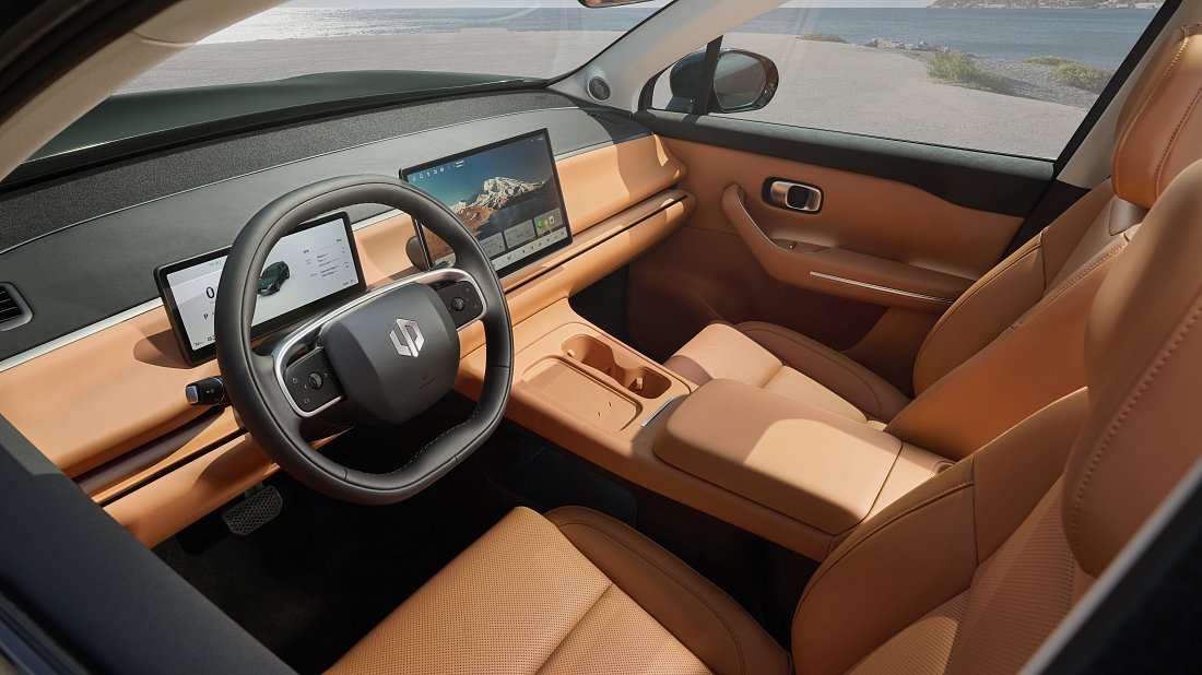 Leapmotor C10 (2024-..) interior, front seat, driver seat, dashboard, steering wheel, infotainment, cockpit