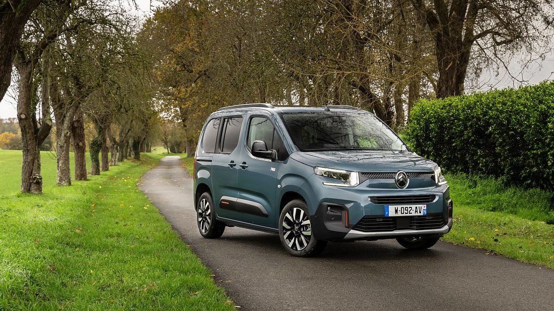 Citroën e-Berlingo XL 50 kWh (2024-…) front view, front quarter, diagonal, exterior