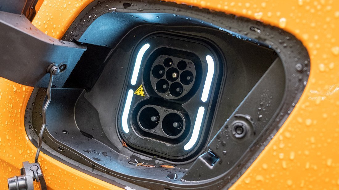MG MG4 Electric 77 kWh (2023-…) charge port Europe photo, charging, inlet, plug, connector