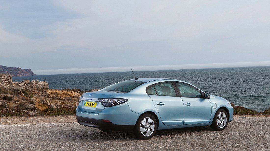 Renault Fluence Z.E. (2011-2014) rear quarter, three-quarter view, diagonal, exterior