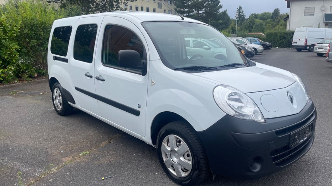 Renault Kangoo Z.E. Maxi (2011-2017) front view, front quarter, diagonal, exterior